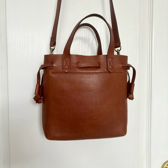 Madewell The Small Drawstring Transport Crossbody Bag in English Saddle - Picture 5 of 14